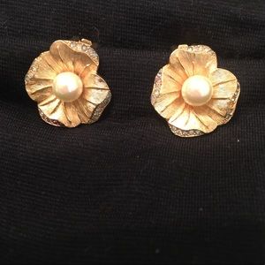Dior Vintage flower Pearl Diamond Accent Earrings